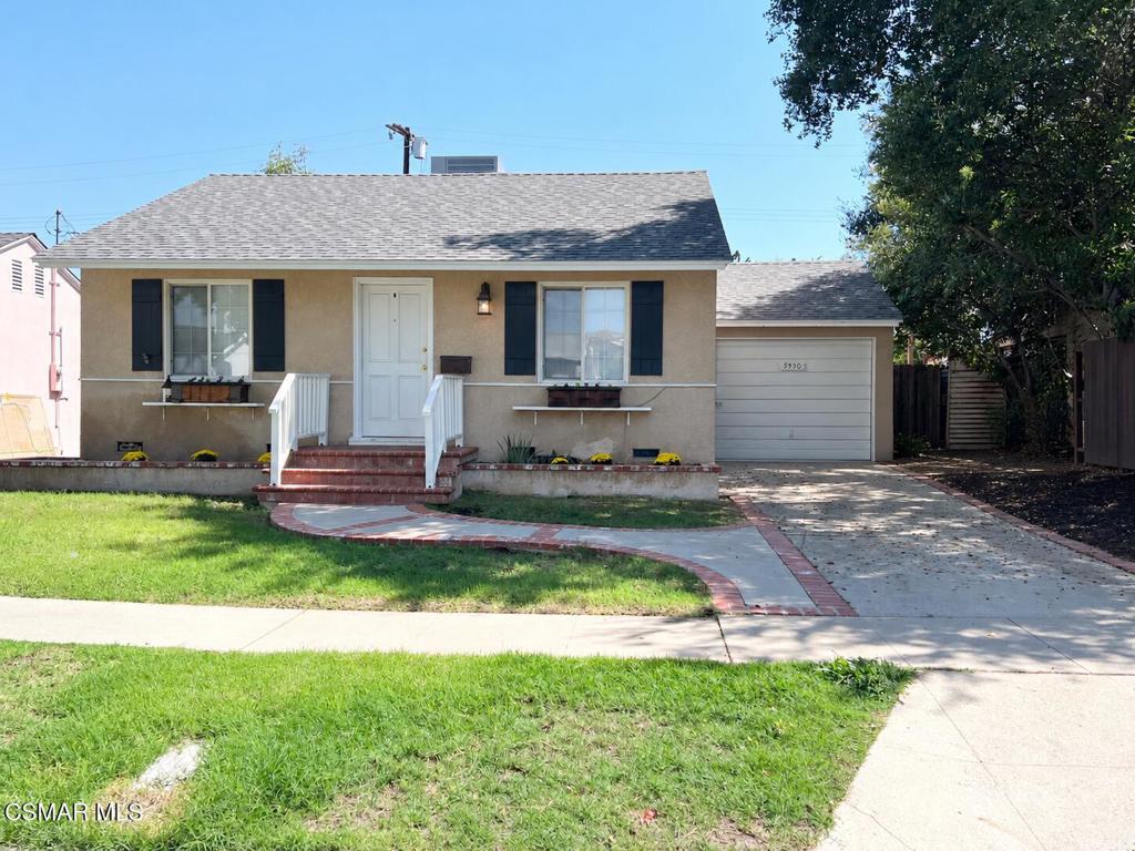 5930 Hesperia Avenue — architectural residence