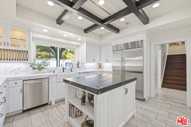25730 Sand Canyon Road, Santa Clarita CA: https://media.crmls.org/mediaz/d0e2e5bf-8610-4585-8583-a309a7715346.jpg
