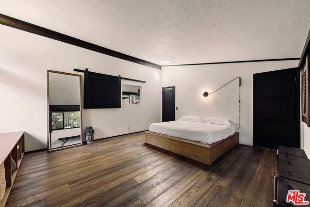 625 Reithe Avenue, Calabasas CA: https://media.crmls.org/mediaz/d0e33c83-5f45-40e7-8b76-9b65816a81af.jpg