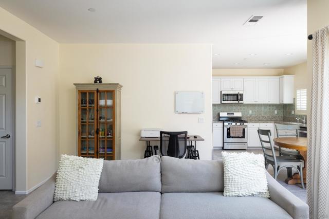 211 Spotted Saddle Way, Fallbrook CA: https://media.crmls.org/mediaz/d0e345fa-2688-4af5-9e99-a559752eeccd.jpg