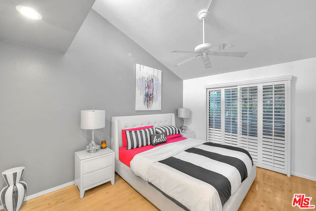 5920 Chula Vista Way, Los Angeles CA: https://media.crmls.org/mediaz/d0e3fb00-df43-4f75-9b6d-20656eaf142a.jpg