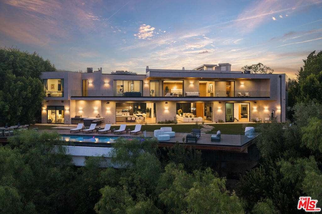 16110 Meadowview Drive — Modern