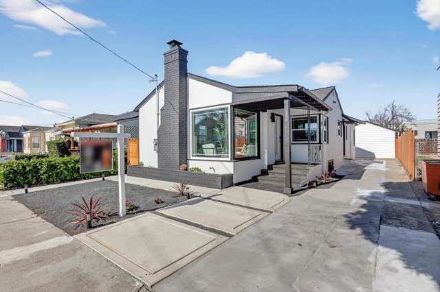 356 Belleview Dr, San Leandro CA: https://media.crmls.org/mediaz/d0e45564-1ed4-4e5e-abc3-9b2abd9765c1.jpg