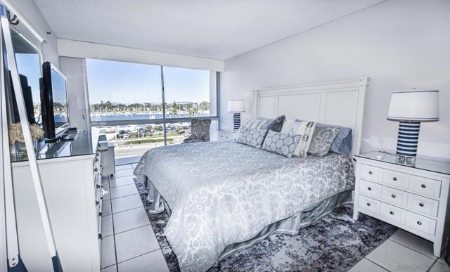 1710 Avenida Del Mundo, Coronado CA: https://media.crmls.org/mediaz/d0e4b827-5491-4c68-a605-6f0ca18e8050.jpg