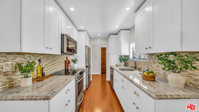 1130 9th Street, Santa Monica CA: https://media.crmls.org/mediaz/d0e4b8b0-ff71-4cf0-bb96-560b6910423d.jpg