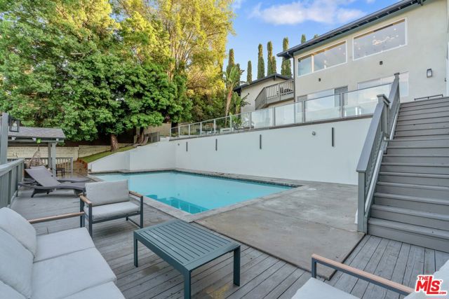 4854 Brewster Drive, Tarzana CA: https://media.crmls.org/mediaz/d0e5f3ef-4fab-46cb-81b3-c524a30da599.jpg