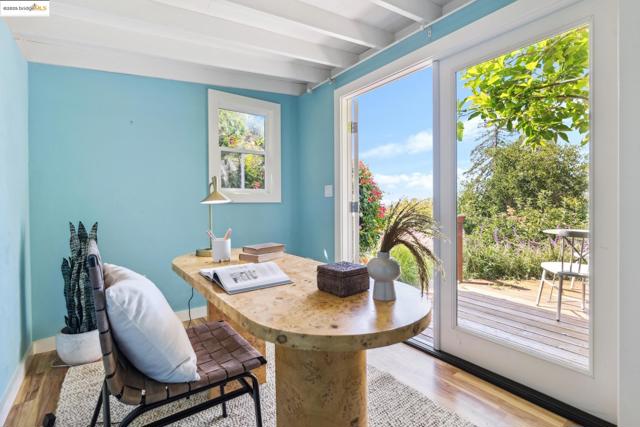 4221 Whittle Ave, Oakland CA: https://media.crmls.org/mediaz/d0e5f529-a0fc-4b3f-bbad-4b755d04f63b.jpg