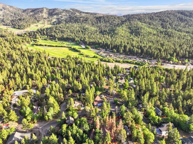 574 Lucerne Drive Drive, Big Bear CA: https://media.crmls.org/mediaz/d0e605d8-5aae-4f48-a37c-399ab08ffe2d.jpg
