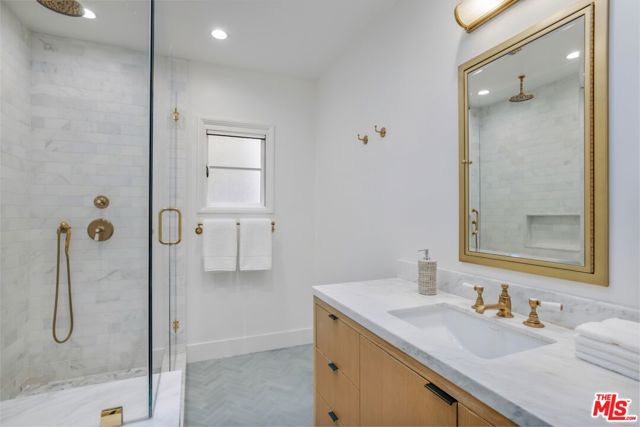 3646 Sunswept Drive, Studio City CA: https://media.crmls.org/mediaz/d0e62be8-8ffe-4f7b-be84-10281c0b2dcb.jpg