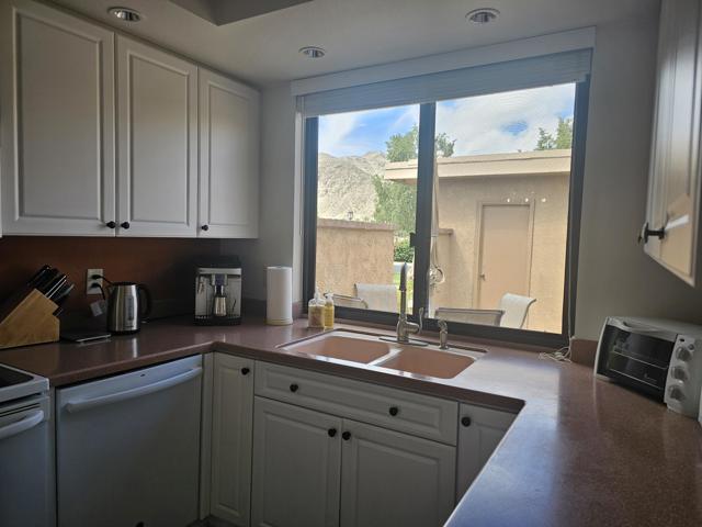 101 La Cerra Drive, Rancho Mirage CA: https://media.crmls.org/mediaz/d0e724a3-4ce0-4cdb-89bf-ee394e913b03.jpg