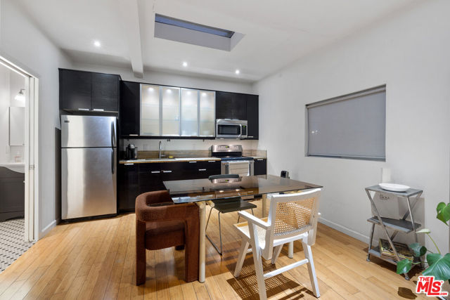 400 W Avenue 42 Avenue, Los Angeles CA: https://media.crmls.org/mediaz/d0e7740d-00fe-4643-9176-2332701d7c51.jpg