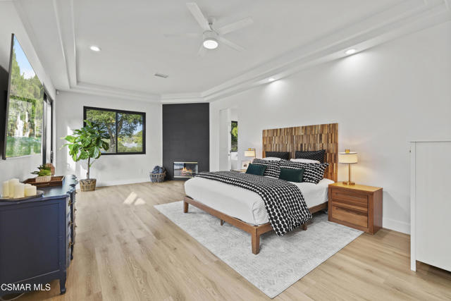 911 Vivian Circle, Newbury Park CA: https://media.crmls.org/mediaz/d0e780c9-8ceb-4902-9801-c3ebe83dfc8d.jpg