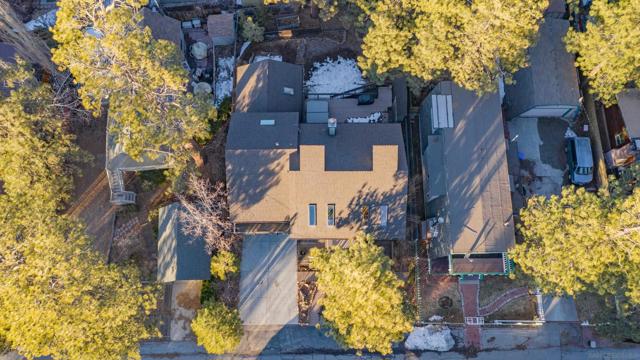 39470 Lake Dr, Big Bear CA: https://media.crmls.org/mediaz/d0e7a897-0f53-4d6e-b39a-6abe0784ff3c.jpg