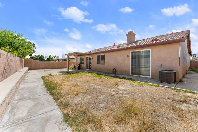 80722 Diamondback Trail, Indio CA: https://media.crmls.org/mediaz/d0e7ddd1-5ff9-4b2e-88e0-6e1a1817bab2.jpg