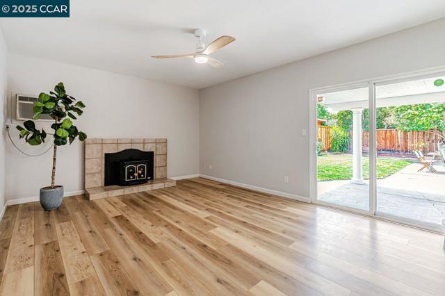 3812 Fernwood Ct, Concord CA: https://media.crmls.org/mediaz/d0e812a8-4ca1-4cf4-8838-86d0874bf84c.jpg
