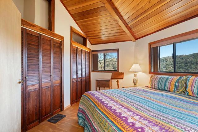 20101 Panoche Road, Paicines CA: https://media.crmls.org/mediaz/d0e83173-e69d-4f40-85e3-999ed27555c2.jpg