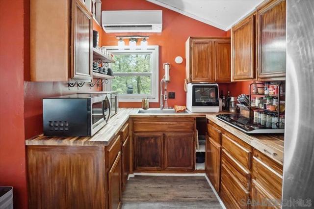 22230 Crestline Rd, Palomar Mountain CA: https://media.crmls.org/mediaz/d0e8330f-b0f3-4ed2-8e15-58032506908e.jpg