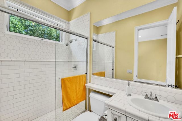 29734 Mulholland Highway, Agoura Hills CA: https://media.crmls.org/mediaz/d0e87575-cb0c-4280-aea8-5d931353e1cc.jpg