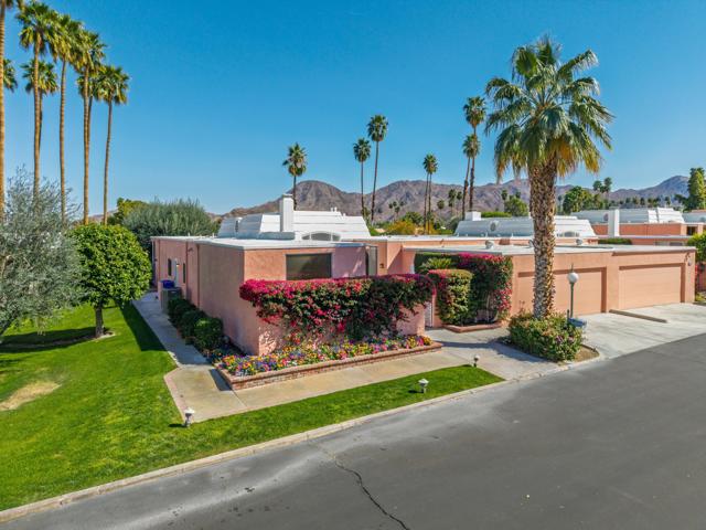 46640 Amir Drive, Palm Desert CA: https://media.crmls.org/mediaz/d0e8861b-d0ad-4ea9-bfc9-04d60880d626.jpg