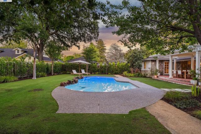 55 Cora Ct, Walnut Creek CA: https://media.crmls.org/mediaz/d0e8d983-092a-4850-ae79-f213265fd952.jpg