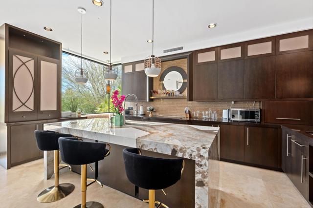 15 Buena Vista Court, Rancho Mirage CA: https://media.crmls.org/mediaz/d0e90a32-8959-4f4e-b5ae-3e4c170cebe1.jpg