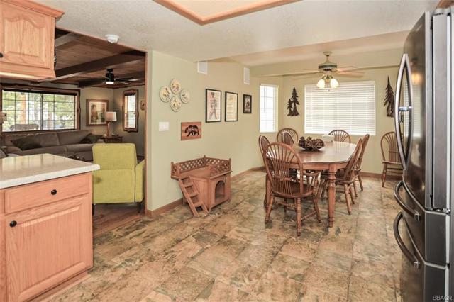 2324 Manzanita Lane, Big Bear CA: https://media.crmls.org/mediaz/d0e97289-7db2-4781-8a16-f1ef55a7861f.jpg