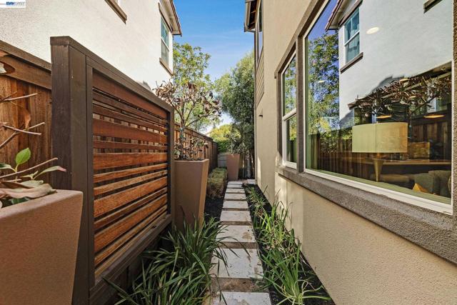 883 Barney Com, Livermore CA: https://media.crmls.org/mediaz/d0e9da4d-11aa-45bc-ad8c-dae983997494.jpg