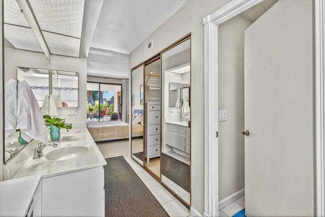 41531 Colada Court, Palm Desert CA: https://media.crmls.org/mediaz/d0e9df35-a8af-4adf-afa7-af06f3ede71d.jpg
