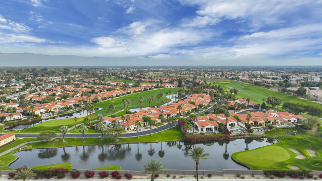 50181 Calle Maria, La Quinta CA: https://media.crmls.org/mediaz/d0ea061f-a650-45a4-8d19-558a91f87bc7.jpg