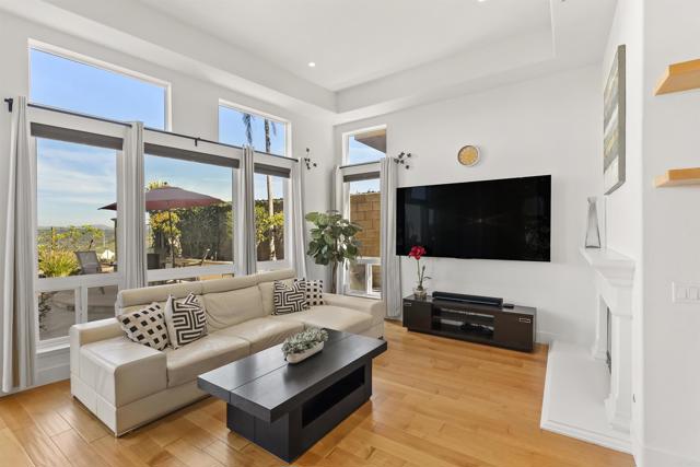 Detail Gallery Image 8 of 15 For 3842 Modena Pl, Carmel Valley,  CA 92130 - 4 Beds | 3 Baths