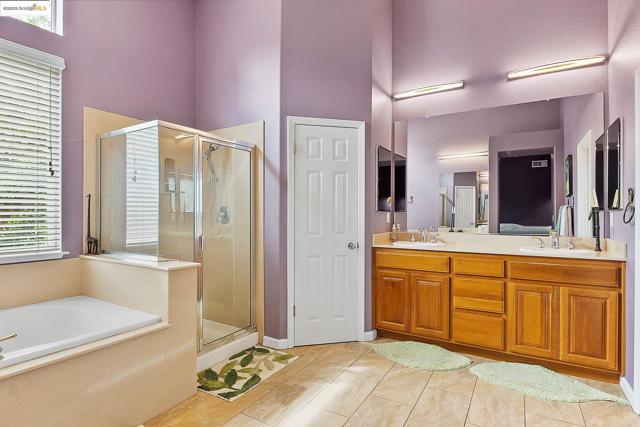 3551 Keystone Loop, Discovery Bay CA: https://media.crmls.org/mediaz/d0ea4c20-76e1-412e-a901-4cc1a8e4dd51.jpg