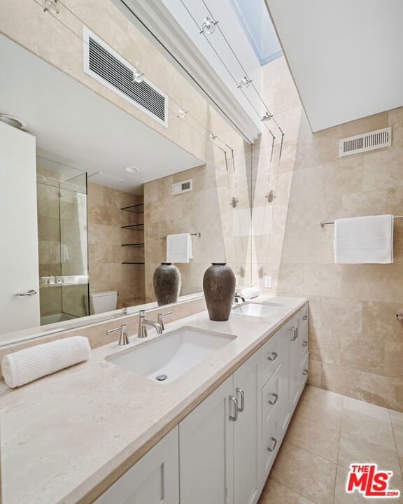 26814 Malibu Cove Colony Drive, Malibu CA: https://media.crmls.org/mediaz/d0eaa05b-5569-4e9c-97a8-acd46e4b98e0.jpg