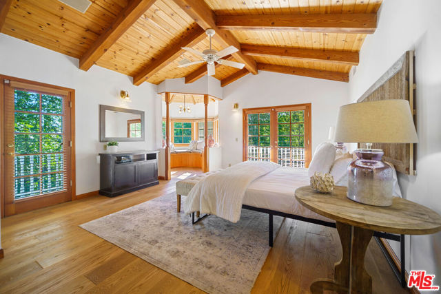 33269 Mulholland Highway, Malibu CA: https://media.crmls.org/mediaz/d0eaff8a-c40f-44df-a082-2129f3d3ba62.jpg