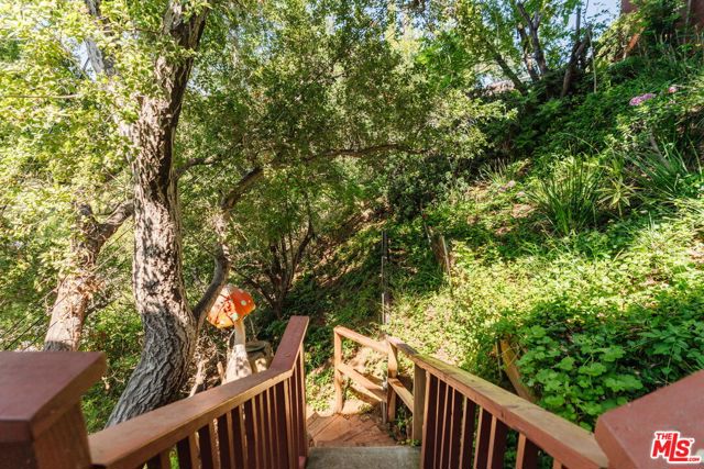 2344 Sunset Heights Drive, Los Angeles CA: https://media.crmls.org/mediaz/d0eb1e10-a88a-4d60-b228-1e5729df09b7.jpg