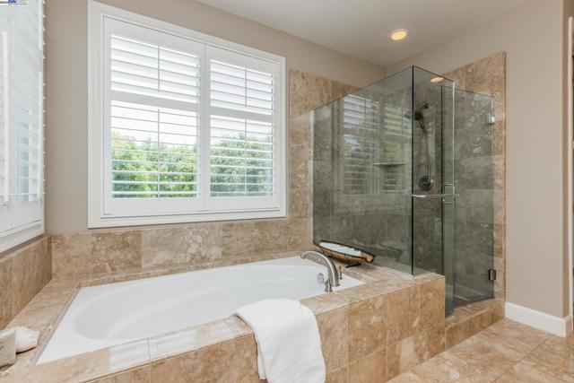 5633 Selena Ct, Pleasanton CA: https://media.crmls.org/mediaz/d0ebc0cd-0b53-4640-a88f-77db571ae375.jpg