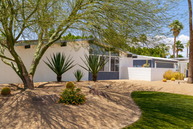 2845 E Wyman Drive, Palm Springs CA: https://media.crmls.org/mediaz/d0ec9db5-e8e8-4521-937b-3b9a07d75741.jpg