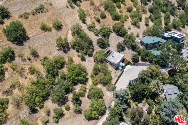 3995 Glenalbyn Drive, Los Angeles CA: https://media.crmls.org/mediaz/d0ecf871-d306-482b-bf87-a1027310622e.jpg