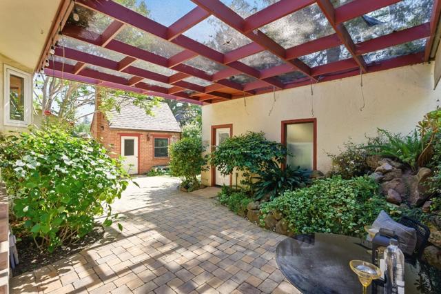 435 Edgewood Road, Redwood City CA: https://media.crmls.org/mediaz/d0edaac6-8ea8-45e5-ad49-8b81cc3850bf.jpg