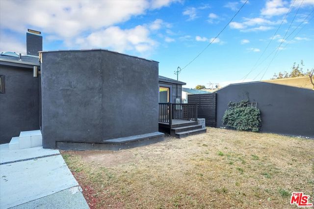 4122 S Bronson Avenue, Los Angeles CA: https://media.crmls.org/mediaz/d0edfec5-91fd-4d13-baca-8bad3d3c68ce.jpg