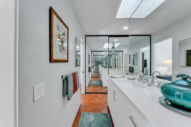 511 Desert West Drive, Rancho Mirage CA: https://media.crmls.org/mediaz/d0ee4a58-c158-4120-840c-0ff07f3a45e2.jpg