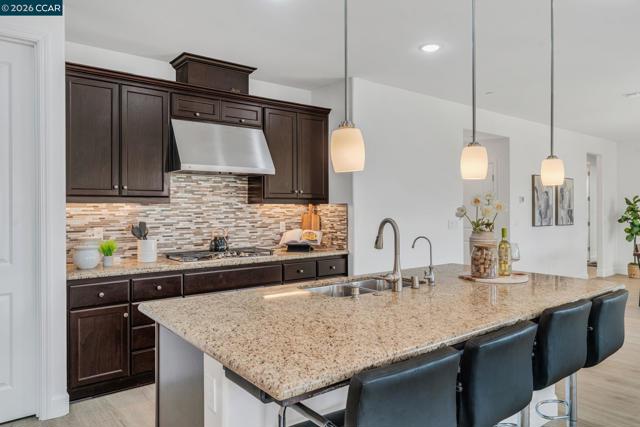 1553 S Perkins Place, Mountain House CA: https://media.crmls.org/mediaz/d0ee5b3c-7372-4ca4-982b-09b8d9f565a2.jpg