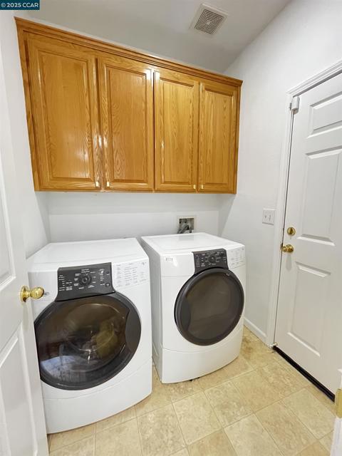 1870 Zurlo Way, Sacramento CA: https://media.crmls.org/mediaz/d0ee90a2-0c38-444e-89fa-7a8c7db13fdc.jpg