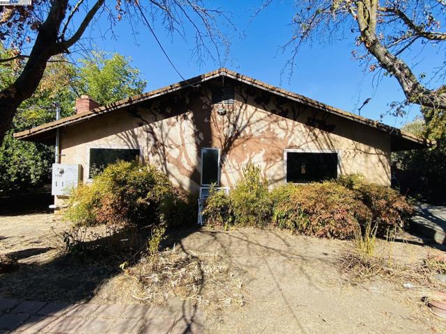 7705 Orford Rd, Stockton CA: https://media.crmls.org/mediaz/d0eeb6b6-e6ba-4ece-9b11-f072e9a19a53.jpg