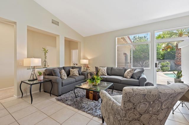 69350 Las Gardenias, Cathedral City CA: https://media.crmls.org/mediaz/d0eedda1-1b27-4cfc-880e-24018ea94e66.jpg