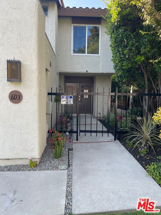 603 Racquet Club Lane, Thousand Oaks CA: https://media.crmls.org/mediaz/d0eee594-fb99-420f-93c4-a6af0a514f47.jpg