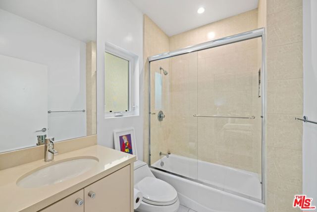 4255 Saint Clair Avenue, Studio City CA: https://media.crmls.org/mediaz/d0ef20bd-b7fc-4e29-809c-7f11053a4842.jpg