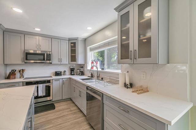 2739 Saint Giles Lane, Mountain View CA: https://media.crmls.org/mediaz/d0efb88b-5f7e-47a2-ab9b-c4c37c157e5b.jpg