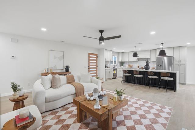 Detail Gallery Image 16 of 35 For 3296 via Bartolo, San Diego,  CA 92111 - 4 Beds | 3 Baths