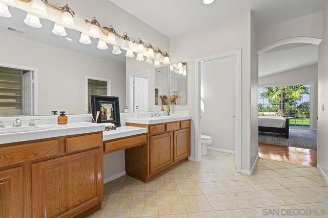 987 Palencia Ct, Chula Vista CA: https://media.crmls.org/mediaz/d0eff2d4-048a-41e4-af19-5f1d8ca96744.jpg