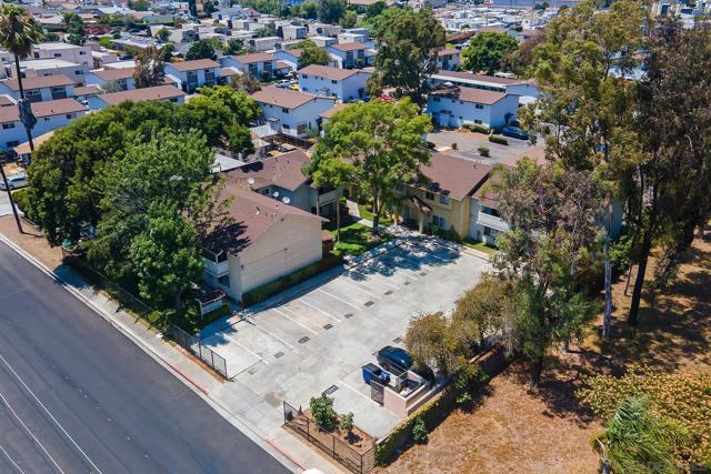 2414 1/2 Grove Ave, San Diego CA: https://media.crmls.org/mediaz/d0f06a28-2e3c-4509-87f7-3fb604cdab83.jpg
